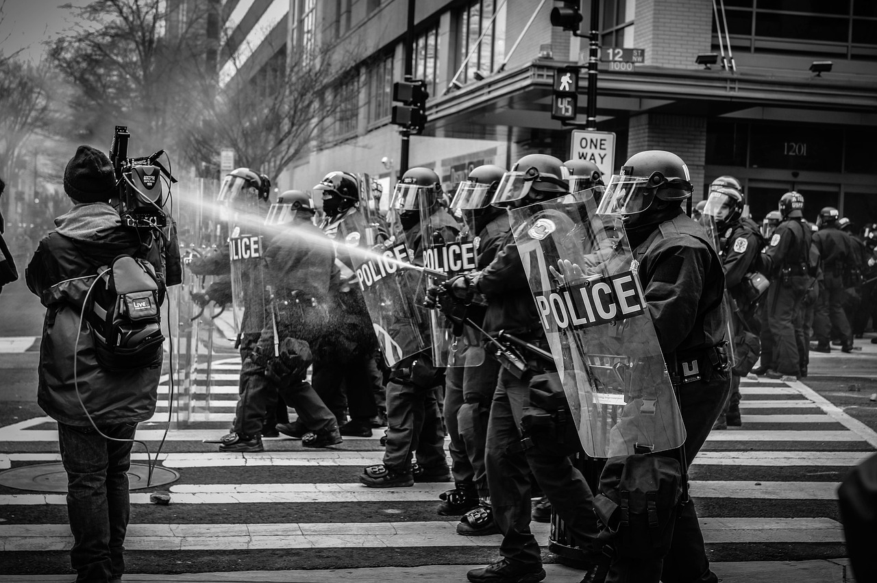 Violences policières : des quartiers populaires aux luttes écologistes. La solidarité avec les victimes s'impose face aux injustices